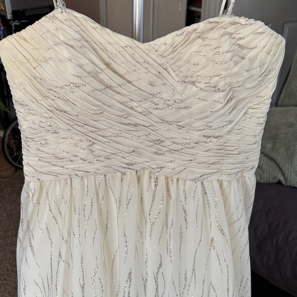 Cachet SZ 10 Elegant White Dress - Picture 2 of 8